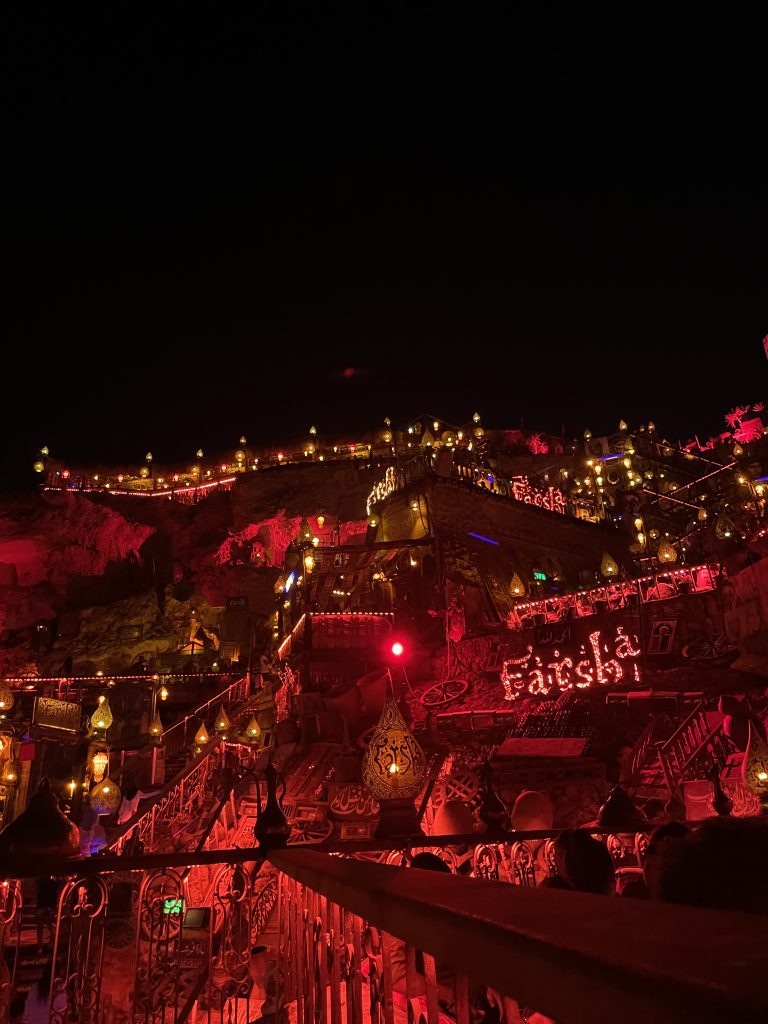 ファルシャカフェのライトアップ