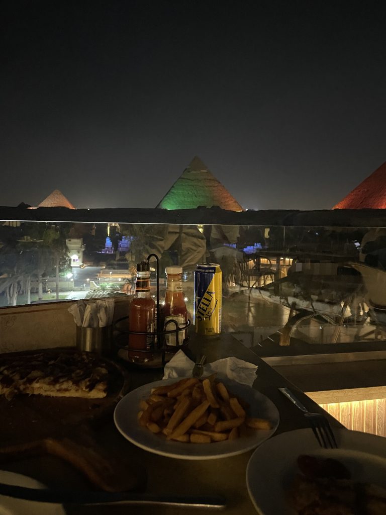 ピラミッドの光と音のショー